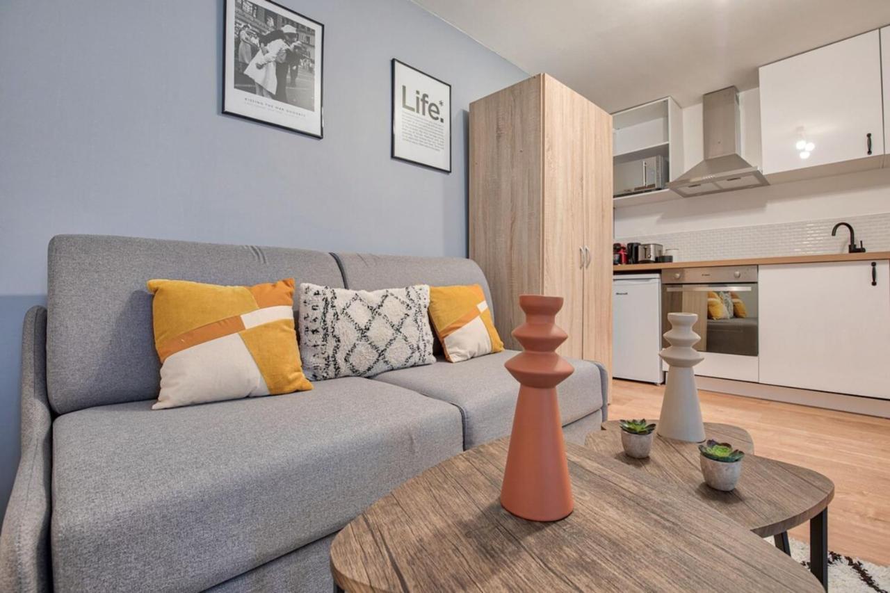 Charming Studio At Republique - 2P Apartment Paris Bagian luar foto
